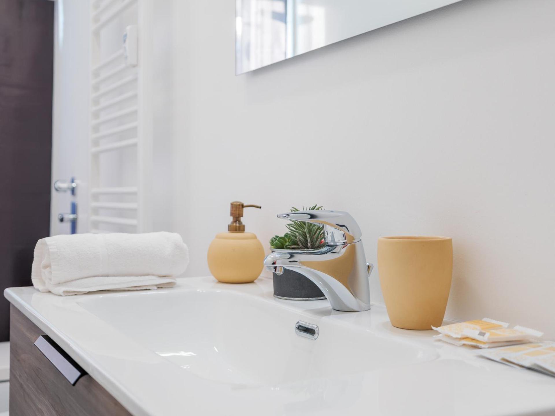 Little Nest Near Porta Vittoria Station Apartment *
